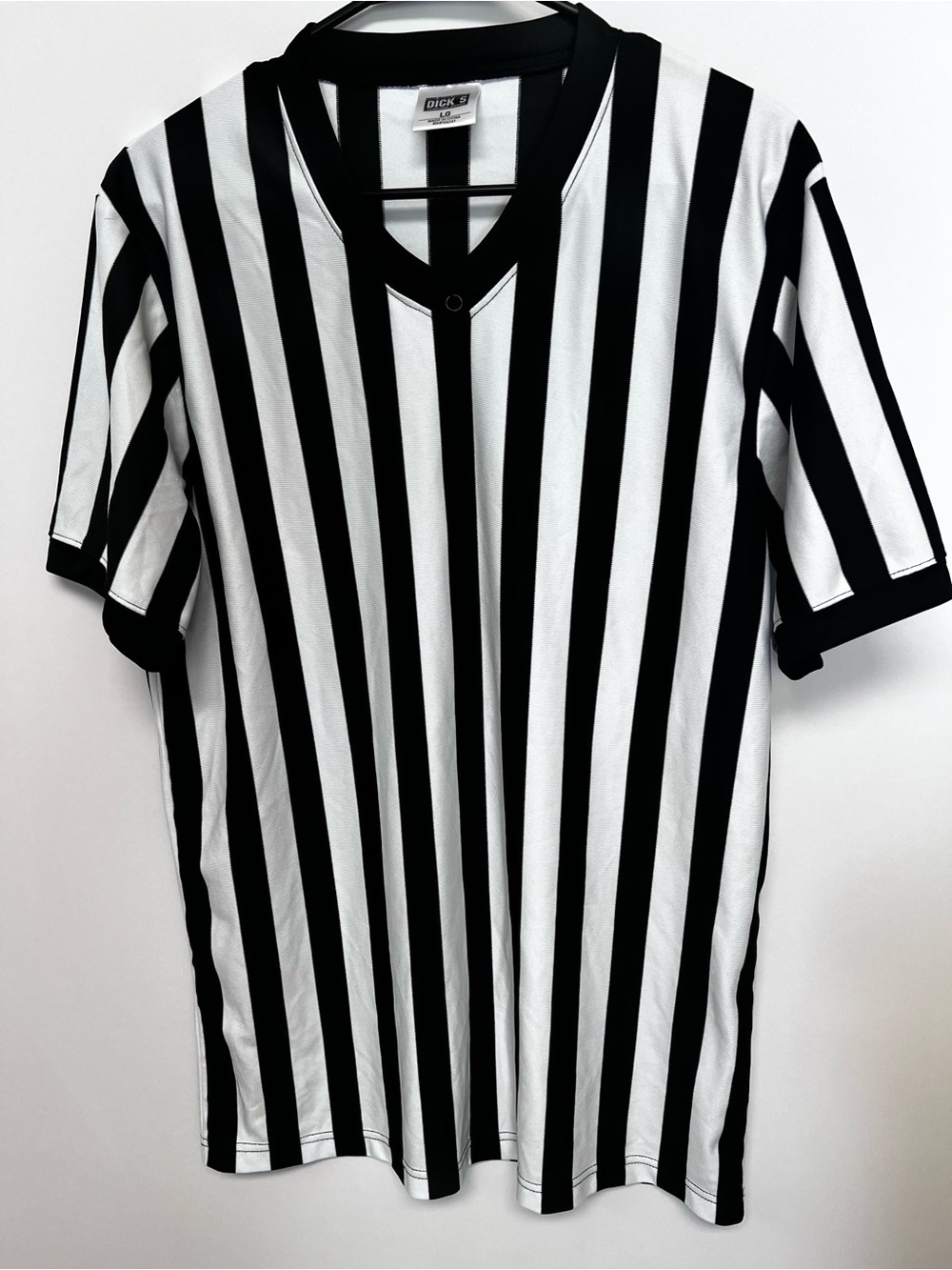 DICK’S SPORTING ADULT REFEREE STYLE BLACK & WHITE STRIPED JERSEY SIZE LARGE NWOT
